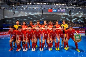 雄鹿伤情：字母哥因左脚扭伤缺席对阵掘金的比赛，利拉德因血栓无限期缺阵